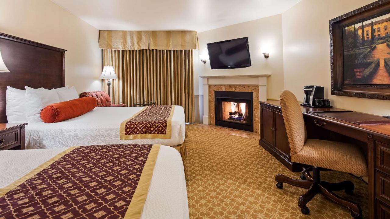 Queen Room with Two Queen Beds - Non-Smoking,1276010341:JPEG